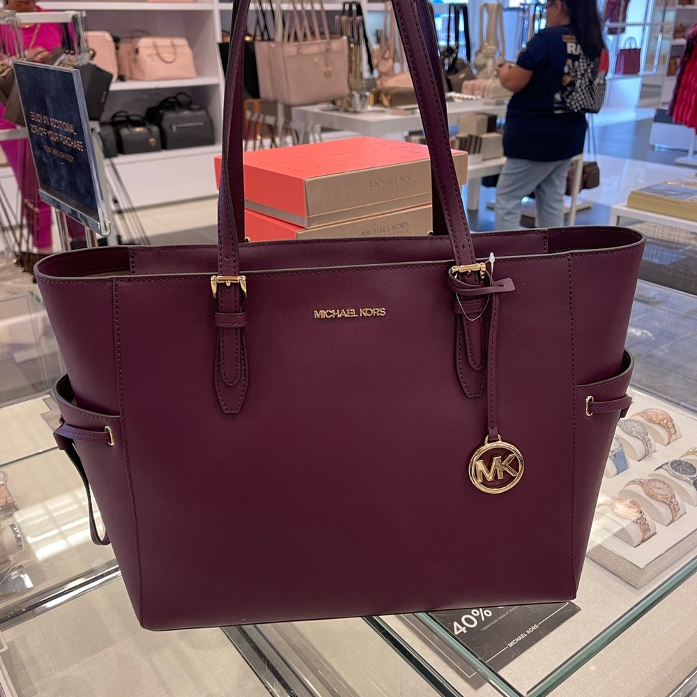 Michael Kors Gilly Large Drawstring Travel Leather Top Zip Tote 
Oxblood Color - Picture 13 of 16